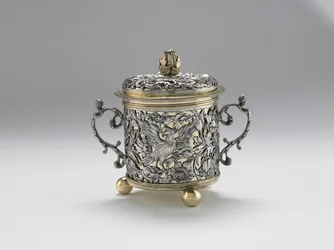 Coupe à deux anses, 1677