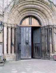 Vue de la porte nord de la cathédrale de Durham