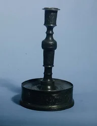 Chandelier William Grainger avec décoration en relief, daté de 1616
