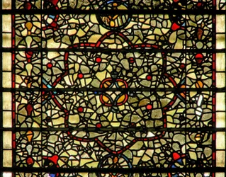 Fenêtre des Cinq-Sœurs représentant des grisaille