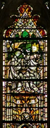 Vitrail c7 représentant le Couronnement de la Vierge