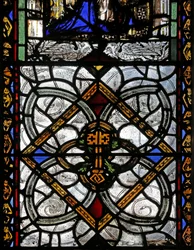 Fenêtre n4 représentant grisaille et emblème de Saint Pierre
