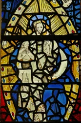 Fenêtre s2 représentant la Femme vêtue de soleil avec la lune sous ses pieds et l