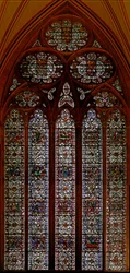 Fenêtre w57 représentant la fenêtre est de la salle capitulaire : Enfance du Christ : Mort de la Vierge