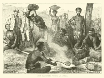Forgeron zoulou forgeant un Assegai