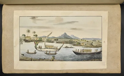 Scène de rivière à Java avec des bateaux, y compris un bateau à tête de dragon