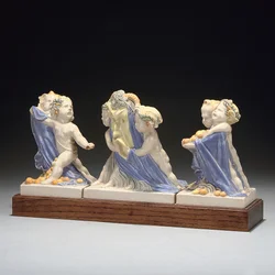 Groupe de figurines en trois parties sur socle