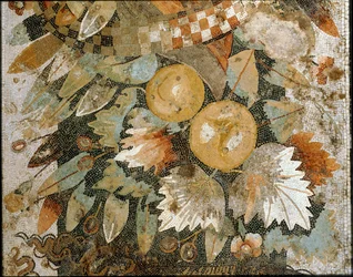 Feston de masques, de feuilles et de fruits