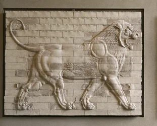 Lion, tuiles vernissées colorées, provenant de la cour orientale d