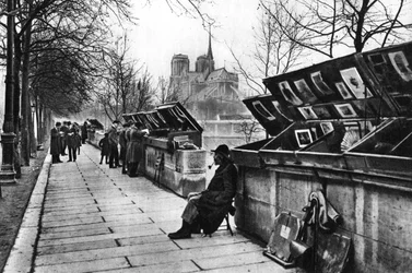Bouquinistes le long des quais, Paris, 1931
