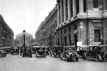 Entrée de la rue Royale avec la Madeleine au loin, Paris, 1931
