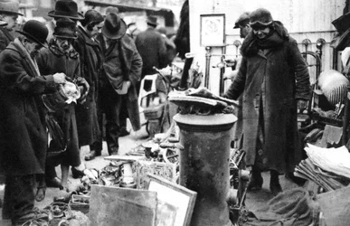 Vieille foire au fer sur le boulevard Richard Lenoir, Paris, 1931