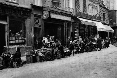 Vendeurs de légumes dans le quartier du marché central, Paris, 1931