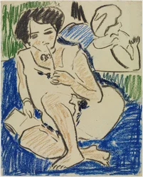 Femme accroupie avec un livre