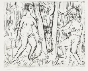 Filles jouant dans la forêt