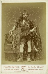 Mortimer dans le rôle du roi des truands