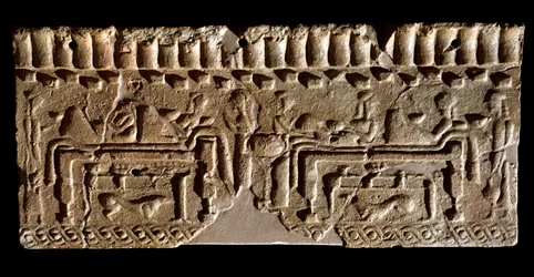 Civilisation étrusque : frise en terre cuite ornée d