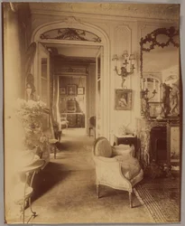 Intérieur de Mlle Sorel, de la Comédie-Française, avenue des Champs-Élysées