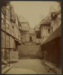 Rouen, cour Rue Martainville