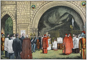 Devant la « Grotte de Lourdes », dans les jardins du Vatican, le pape Pie XI bénit la première pierre du Collège de Propagande qui s
