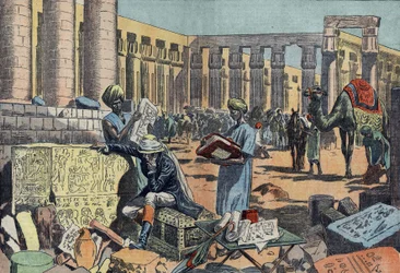 Jean-François Champollion (1790-1832), égyptologue français, étudiant une inscription parmi les colonnades de Thèbes. Gravure de 1923. Dessin de Damblans.