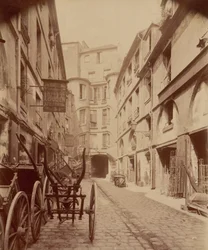 Cour du Dragon (Dragon Court),1905 (photo)