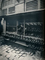 Vieilles chaussures, vers 1877-1927, 1929