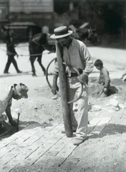 Paveur de rue, 1910