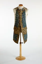 Gilet décoré de fil métallique doré, chenille bleue et paillettes, c.1750-70