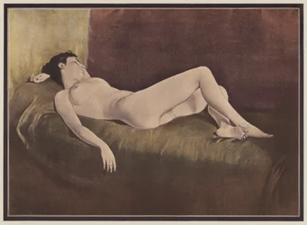 Femme allongée sur un lit