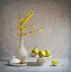 Fleurs jaunes, poires vertes
