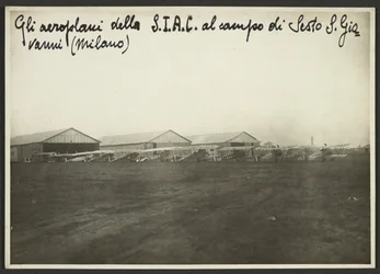 Les avions de la S.I.A.C. sur le terrain de Sesto S. Giovanni (Milan)