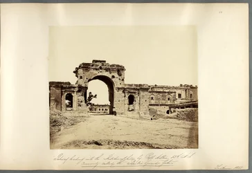 Porte menant à la Résidence, Lucknow