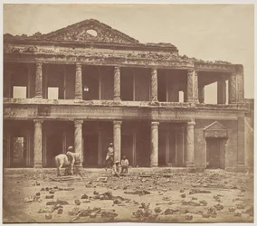 Intérieur du Secundra Bagh après le massacre de 2 000 rebelles par les 93e Highlanders et le 4e régiment du Punjab