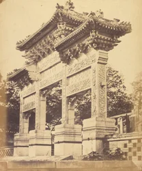 Arc dans le temple Lama, près de Pékin, octobre 1860