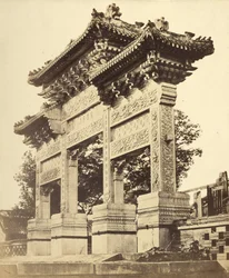 Arc dans le temple Lama près de Pékin