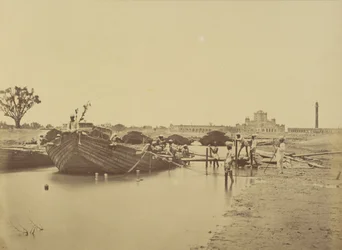 Pont de bateaux sous le collège Martinière sur la rivière Gomti