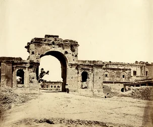 Porte menant à la Résidence, Lucknow, 1858