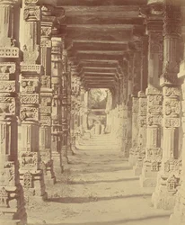 Intérieur du temple hindou à Kootub