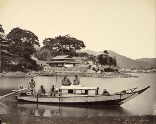 Jonque japonaise dans le canal, Nagasaki