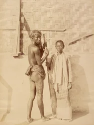 Mère et fils, spécimen de tatouage birman