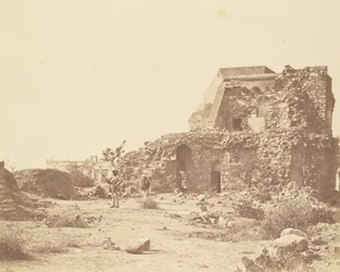 Observatoire et batterie avec la maison de Hindoo Rao au loin