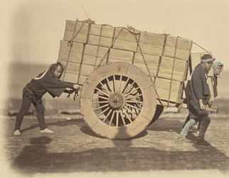 Shariki, ou Coolies poussant des chariots