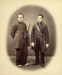 Yakunins en costume semi-occidental