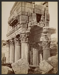 Détail des chapiteaux du pronaos de Baalbek