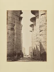 Karnak. Avenue centrale de la salle hypostyle, Égypte
