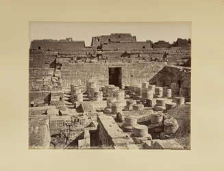 Médinet-Abou. Salle hypostyle du grand Temple (Égypte)
