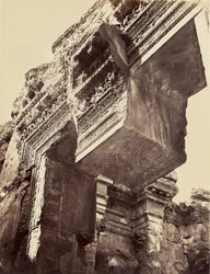 Porte du Temple de Jupiter (Pierre qui tombe) - (Balbek)