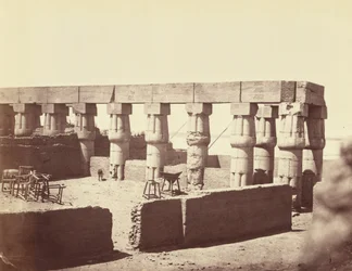 Temple de Louksor. Vue générale des colonnades du milieu [Thèbes]