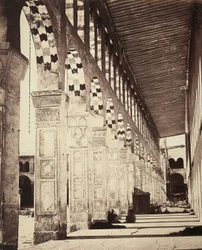 Vue de la colonnade dans la Grande Mosquée des Omeyyades, à Damas, Syrie. À l